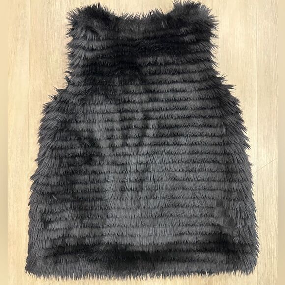 Girls black fur vest with zipper, size 9 - Picture 4 of 5